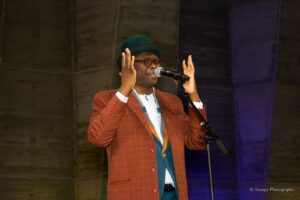 Alain Alfred Moutapam, Poète franco-camerounain à rendu hommage à Aimé Cesaire.